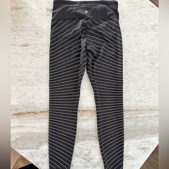 Lululemon leggings - 8 - Picture 2 of 5